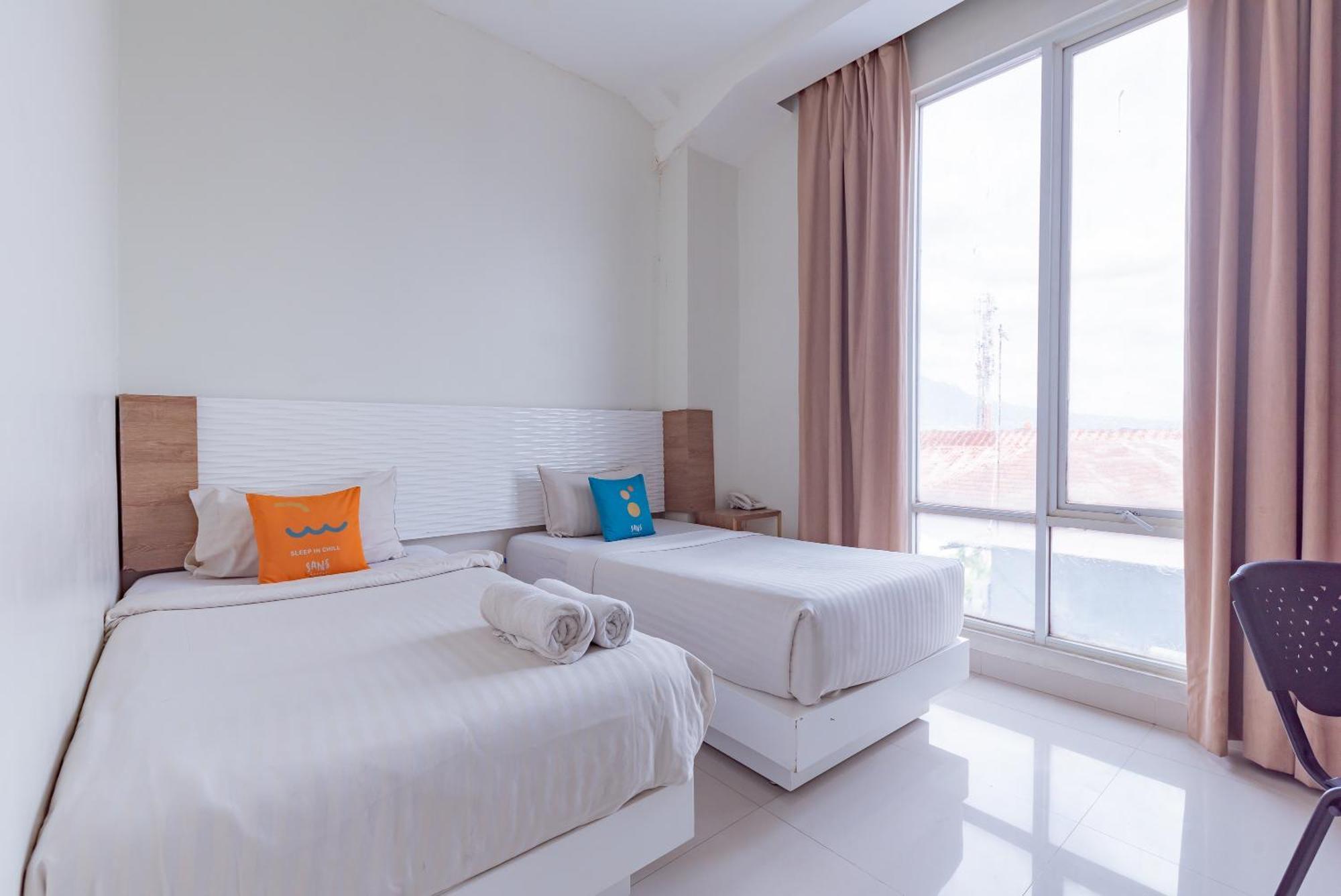 Sans Hotel Diemdi Kiaracondoong Bandung Exteriör bild