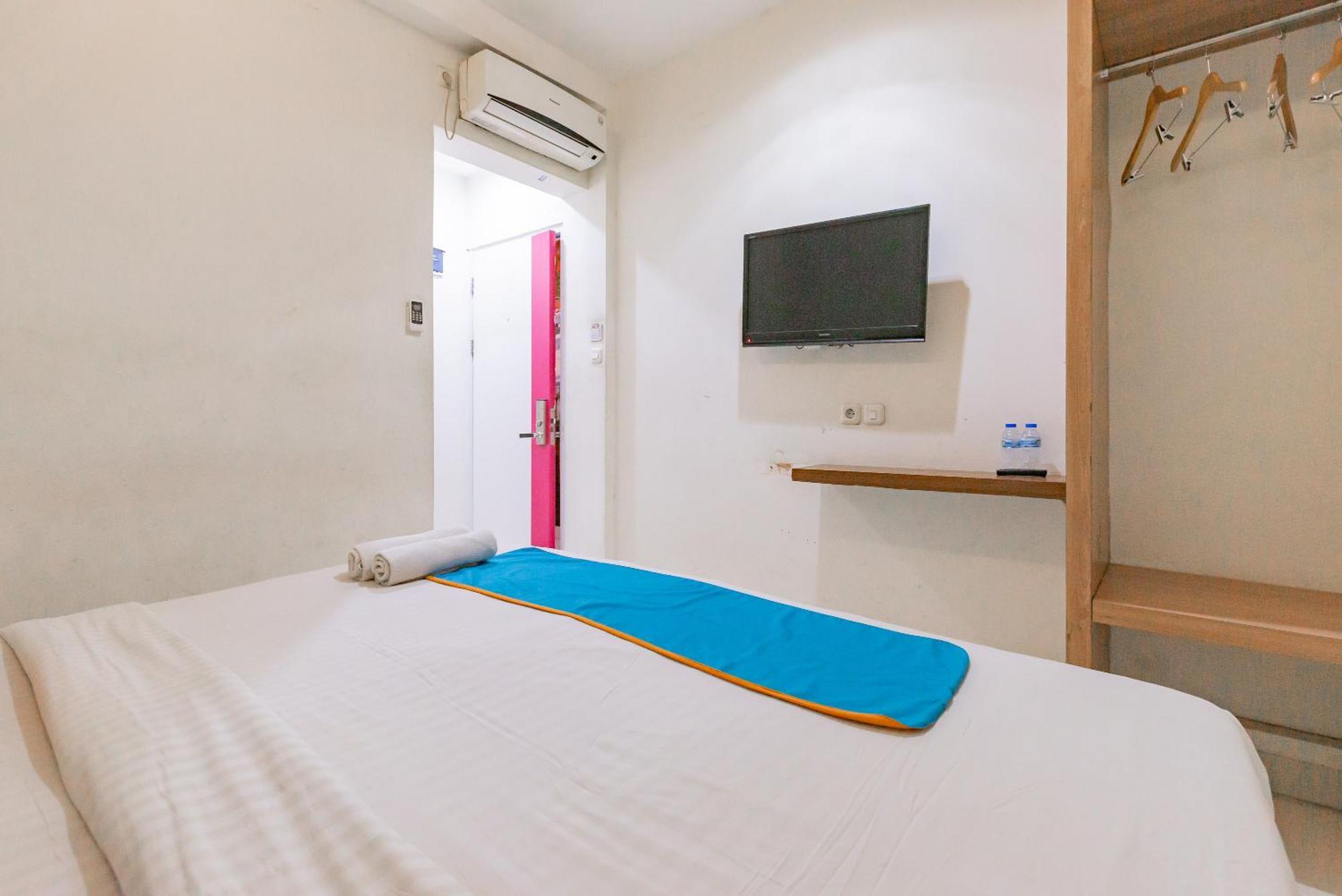 Sans Hotel Diemdi Kiaracondoong Bandung Exteriör bild