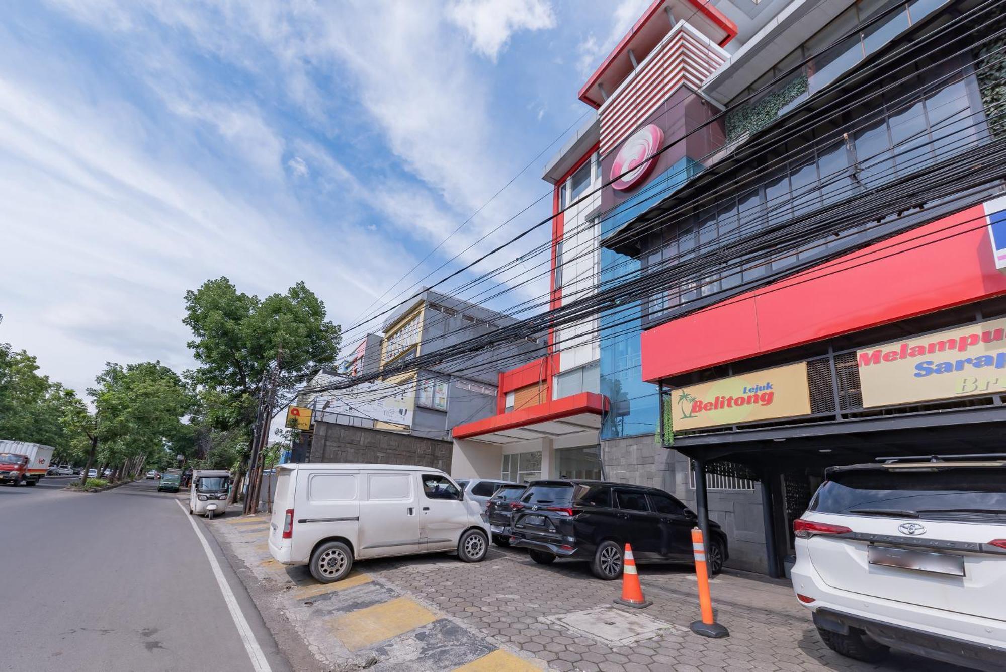 Sans Hotel Diemdi Kiaracondoong Bandung Exteriör bild